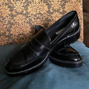 50+ % off! GENUINE PATENT LEATHER WOMANS LOAFERS